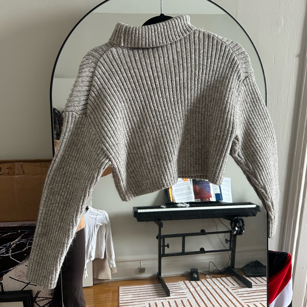H&M Light Gray Ribbed Turtleneck Sweater